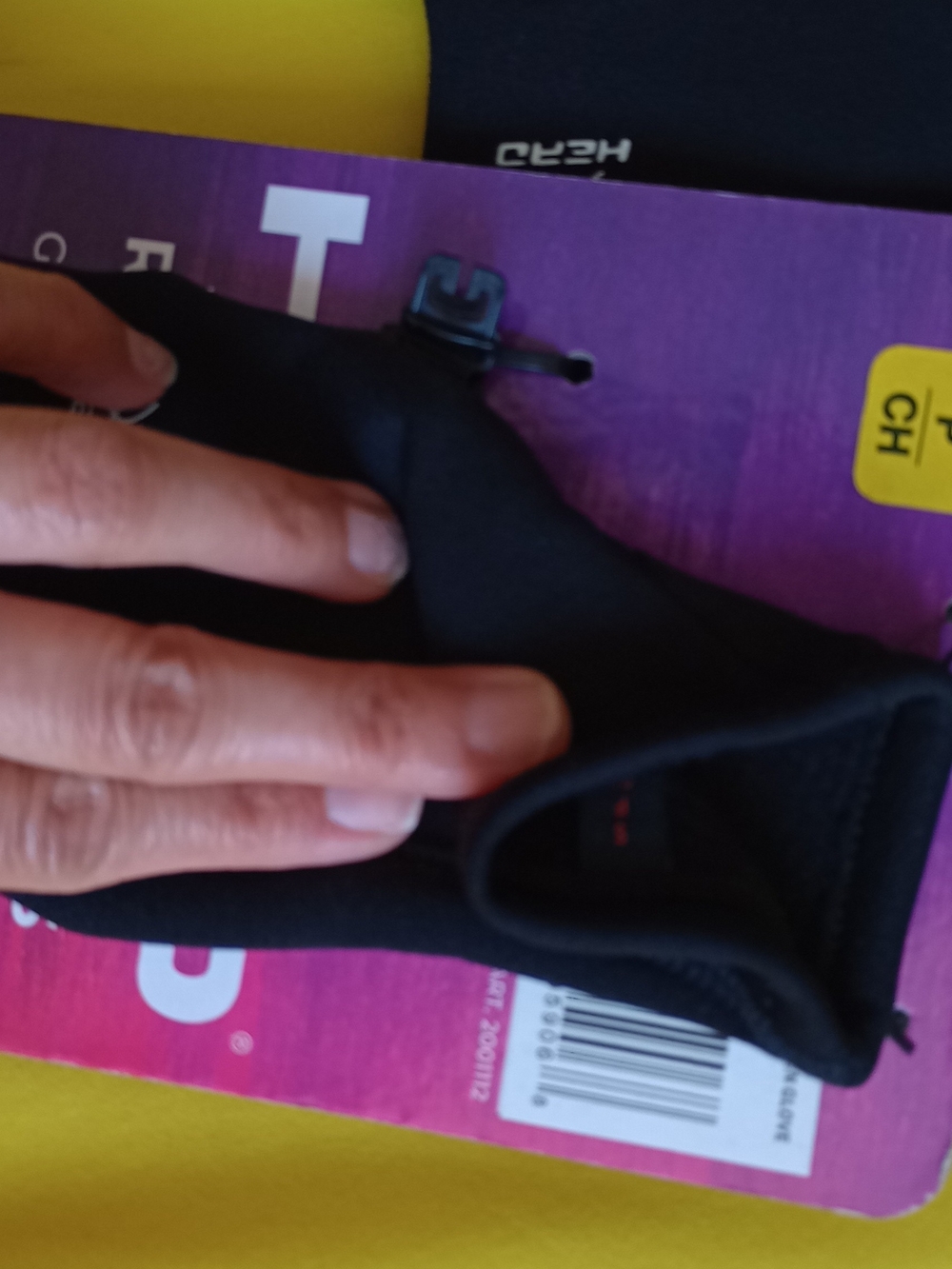 black Head Sensatec touchscreen-compatible running glove New With Tags
